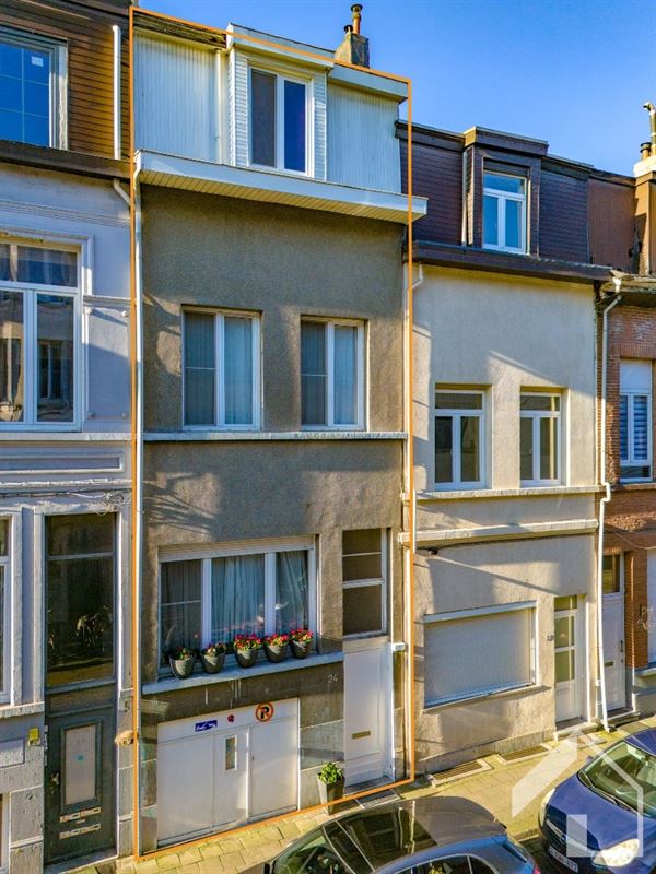 Stadswoning met 3 slaapkamers en ruime garage/berging