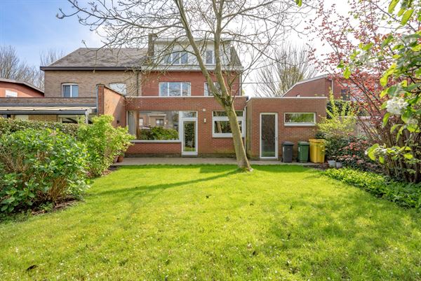 Rustig gelegen woning met 6 slaapkamers, garage en tuin