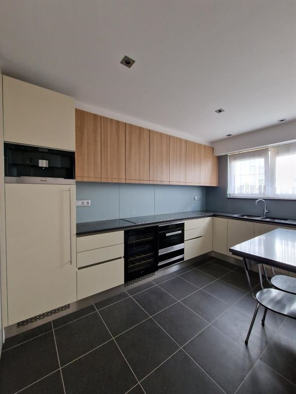 Luxueus 2 slaapkamer appartement met lift en garage in centrum Kapellen