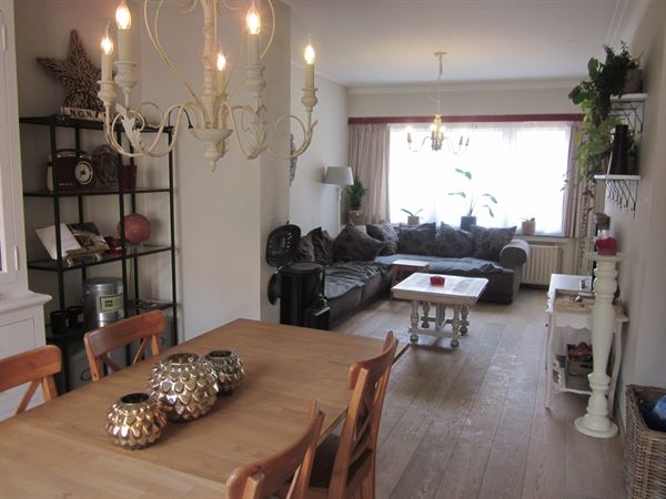 CHARMANTE WONING MET TUIN 