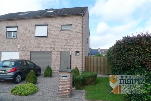 Ruime halfopen bebouwing met tuin gelegen in zeer rustige omgeving