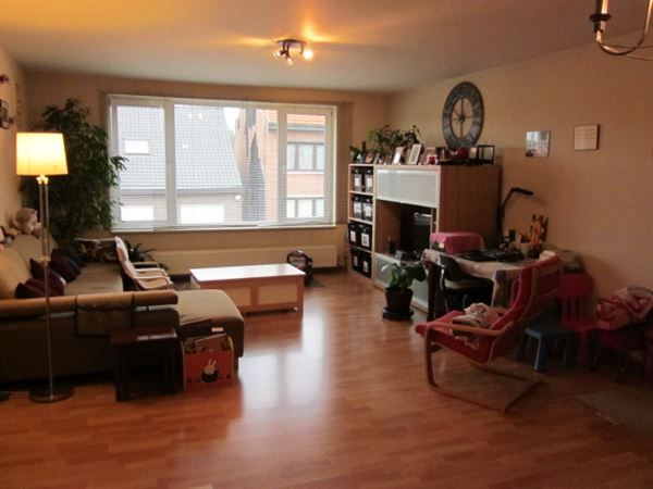 RUIM APPARTEMENT MET GARAGE