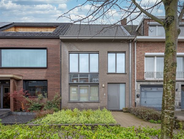 RECENTE WONING MET DUBBELE GARAGE