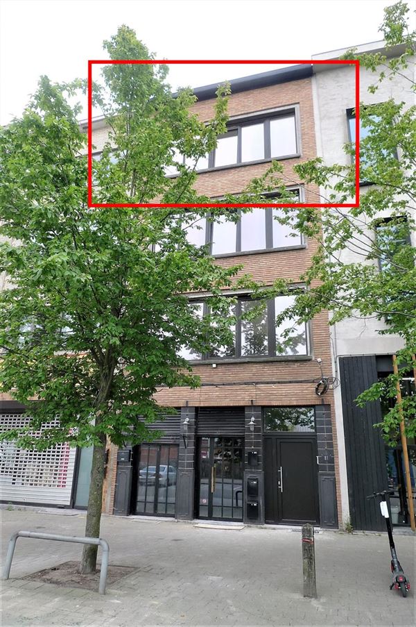 Totaal gerenoveerd  dakappartement op uitstekende ligging