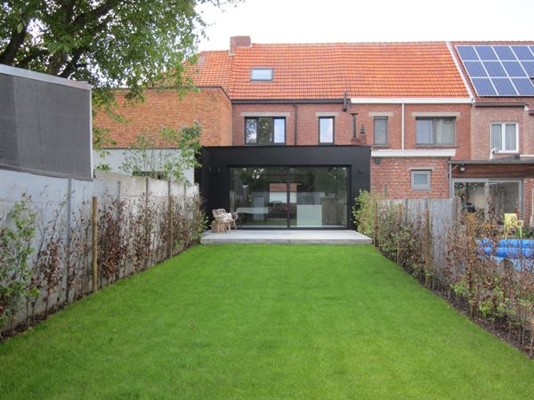 PRACHTIG GERENOVEERDE WONING MET TUIN