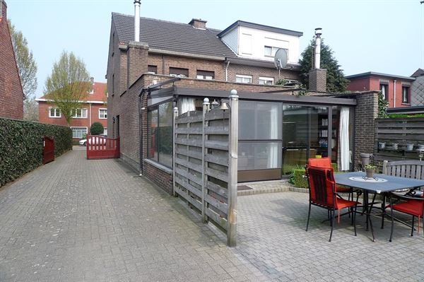 Ruime instapklare halfopen bebouwing met ruime zuidtuin