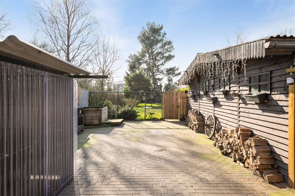 HALFOPEN WONING MET 3 SLAAPKAMERS