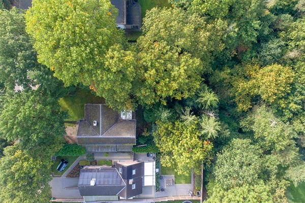 Te renoveren villa op 2 bouwpercelen te Essen