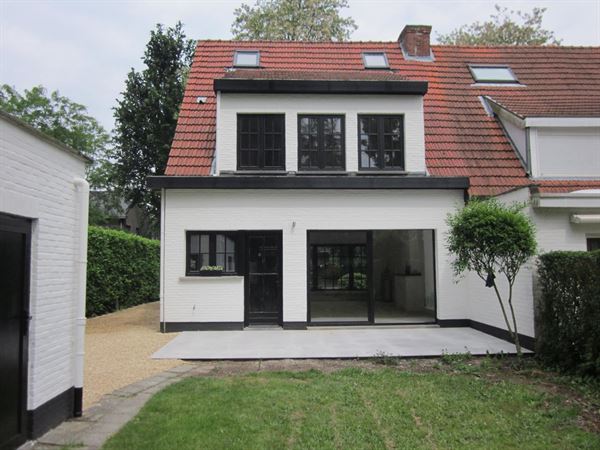 GERENOVEERDE CHARMANTE HOB OP GOEDE LOCATIE