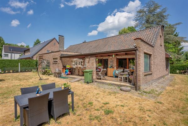 Te renoveren landhuis op prachtige locatie