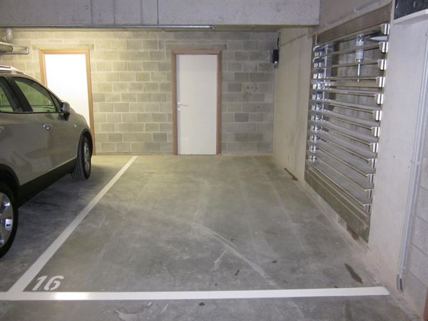 ONDERGRONDSE AUTOSTAANPLAATS + KELDER