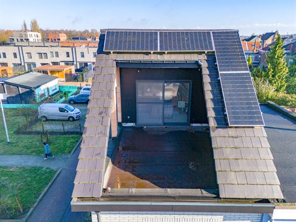 Ruime woning met garage, 3 slaapkamers en dakterras