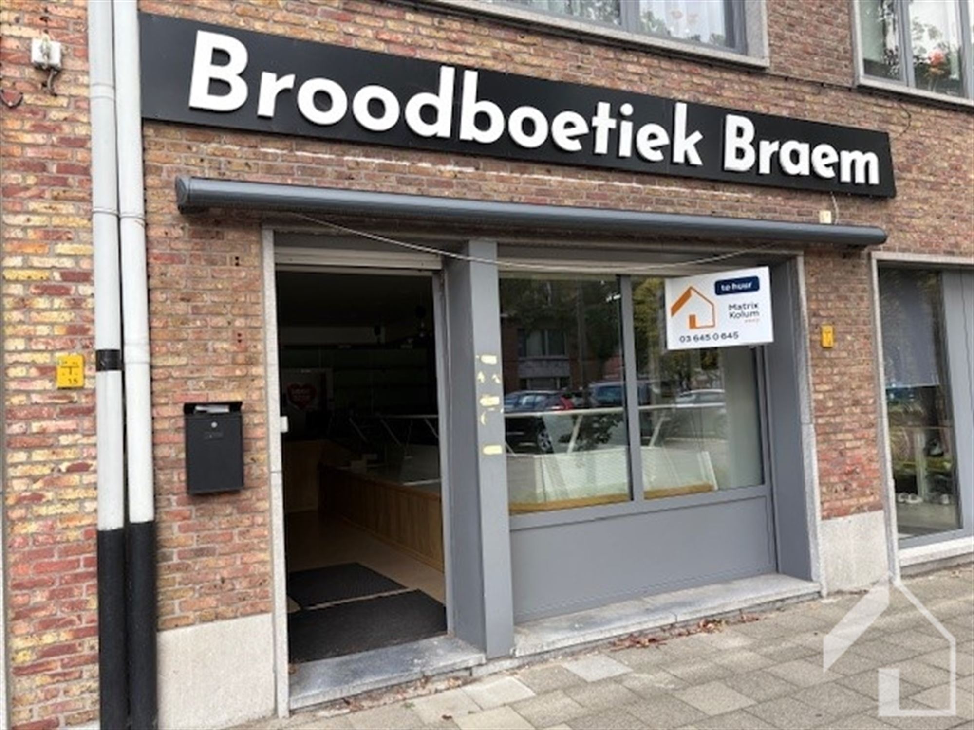 Centraal gelegen handelspand - onmiddellijk beschikbaar