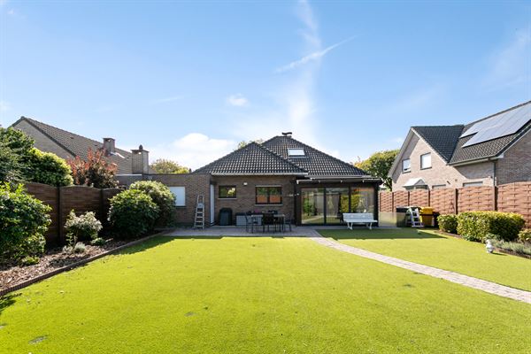 Landhuis nabij het centrum van Putte-Kapellen in een rustige doodlopende straat