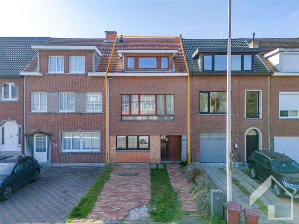 Ruime woning met 3 slaapkamers, oprit en tuin