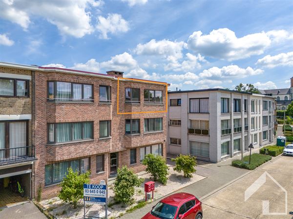 Gerenoveerd 2-slaapkamerappartement met garage