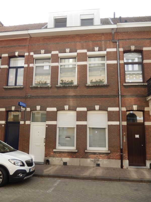 Op te frissen woning met veel mogelijkheden!