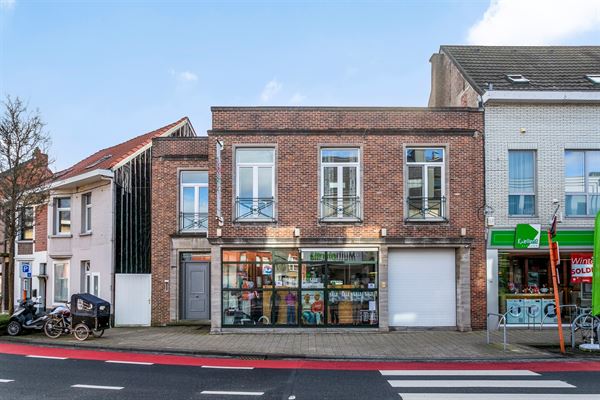 Karaktervolle woning in centrum Essen met prachtige tuin, 4 slaapkamers en commerciële ruimte