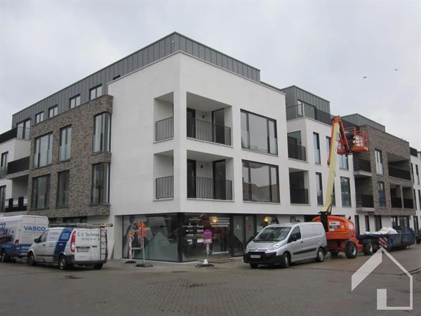 ONDERGRONDSE AUTOSTAANPLAATS + KELDER