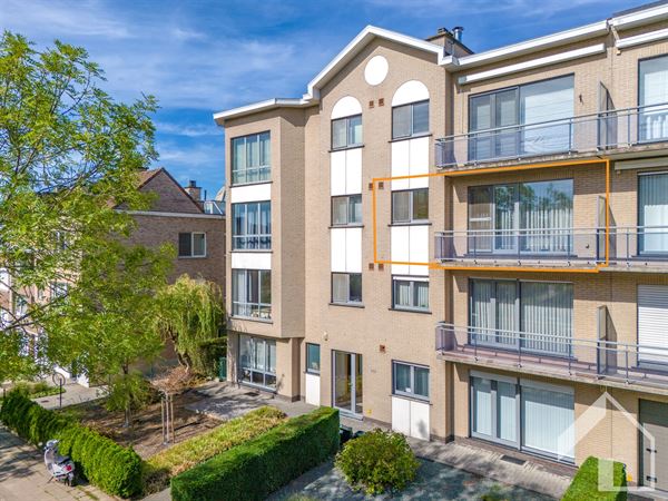 APPARTEMENT MET LIFT EN GARAGE