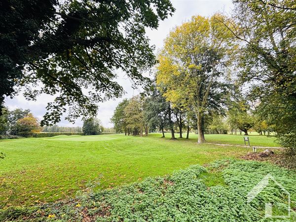 Prachtig perceel bouwgrond met zicht op Golf Van Bossenstein