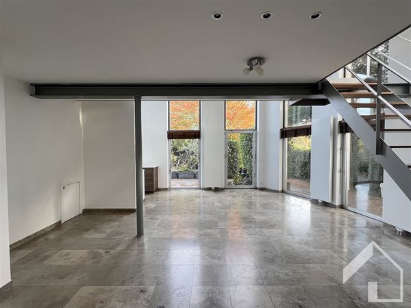 Ruim gelijkvloers appartement!