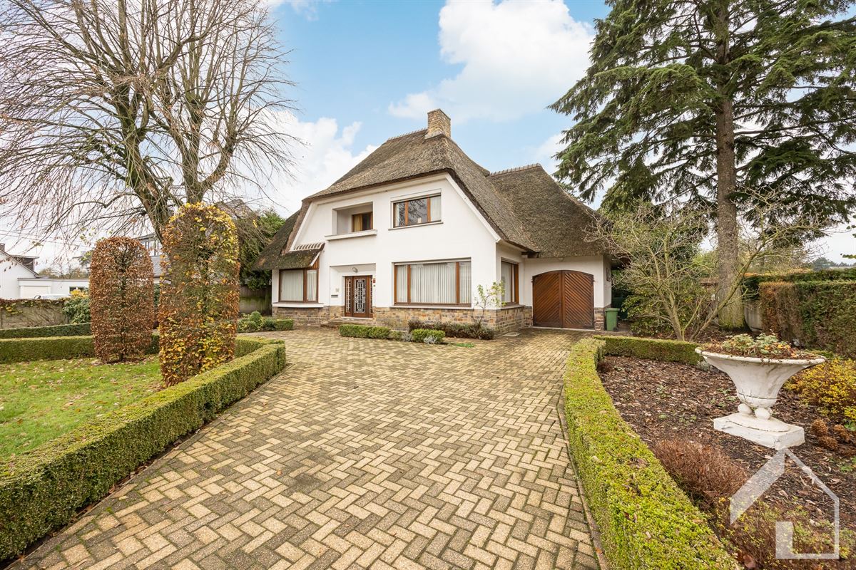 Te renoveren, karaktervolle villa in het centrum van Pulle