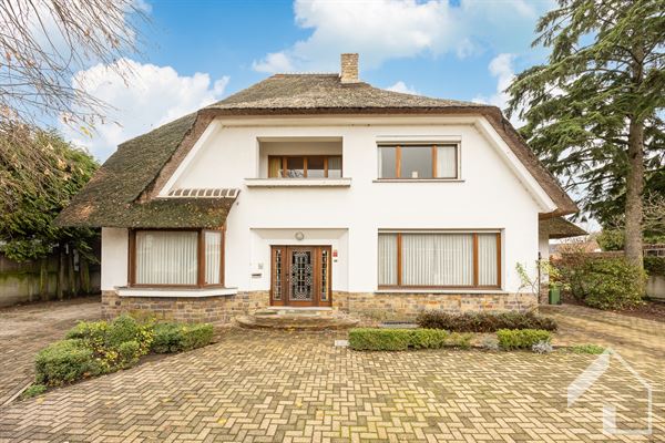 Te renoveren, karaktervolle villa in het centrum van Pulle