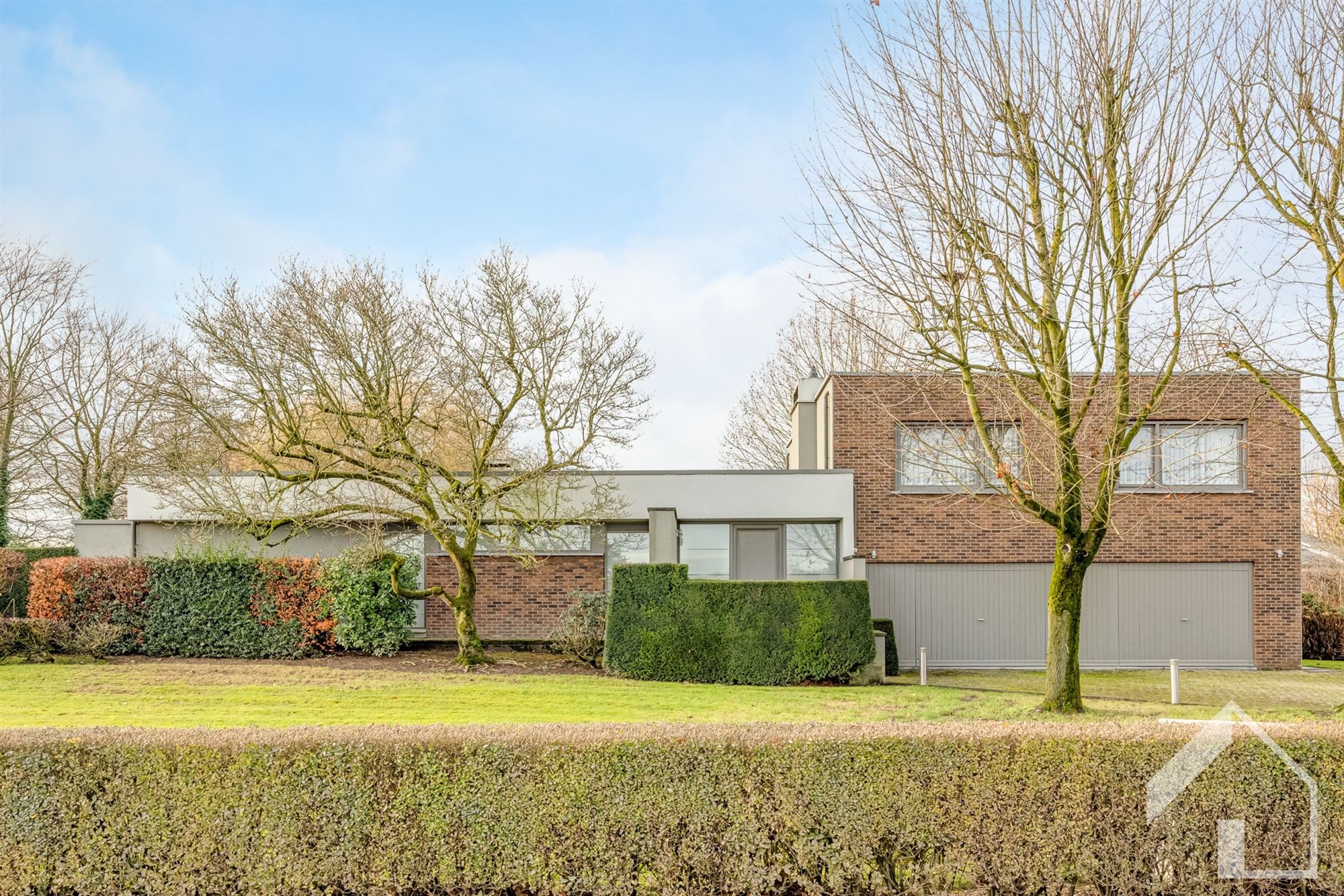 Privéwoning met bedrijfspand