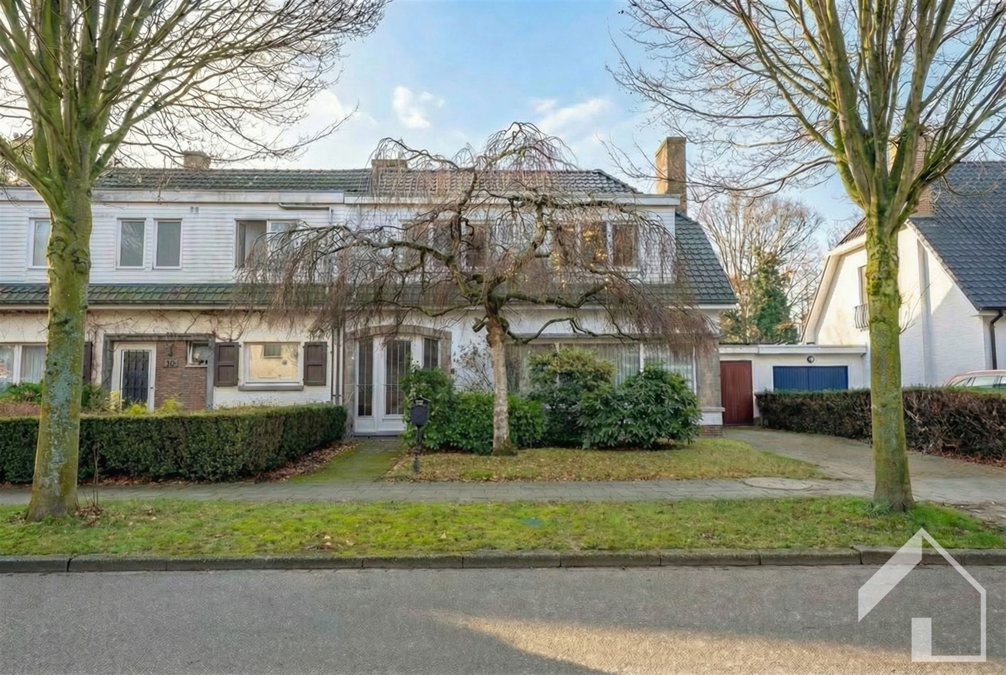 Gezinswoning met 4 ruime slaapkamers, garage en leuke tuin