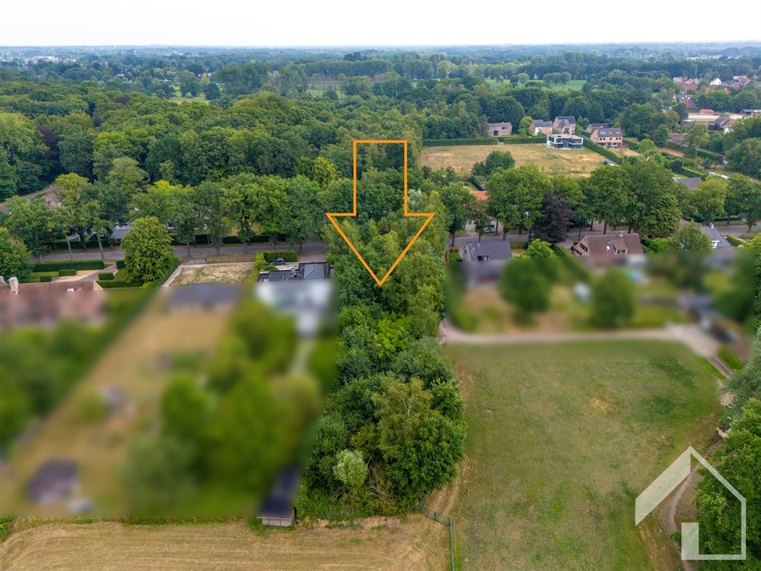 Ruime grond (2.060 m²) voor open bebouwing