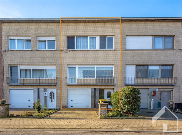 Op te frissen gezinswoning in centrum Stabroek