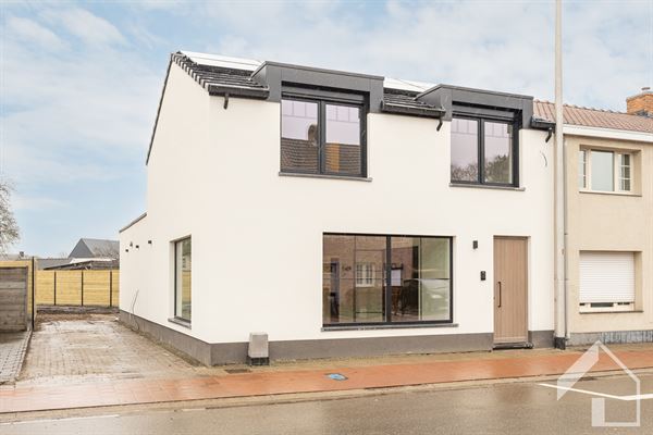 Recent gerenoveerde woning met hoogwaardige materialen