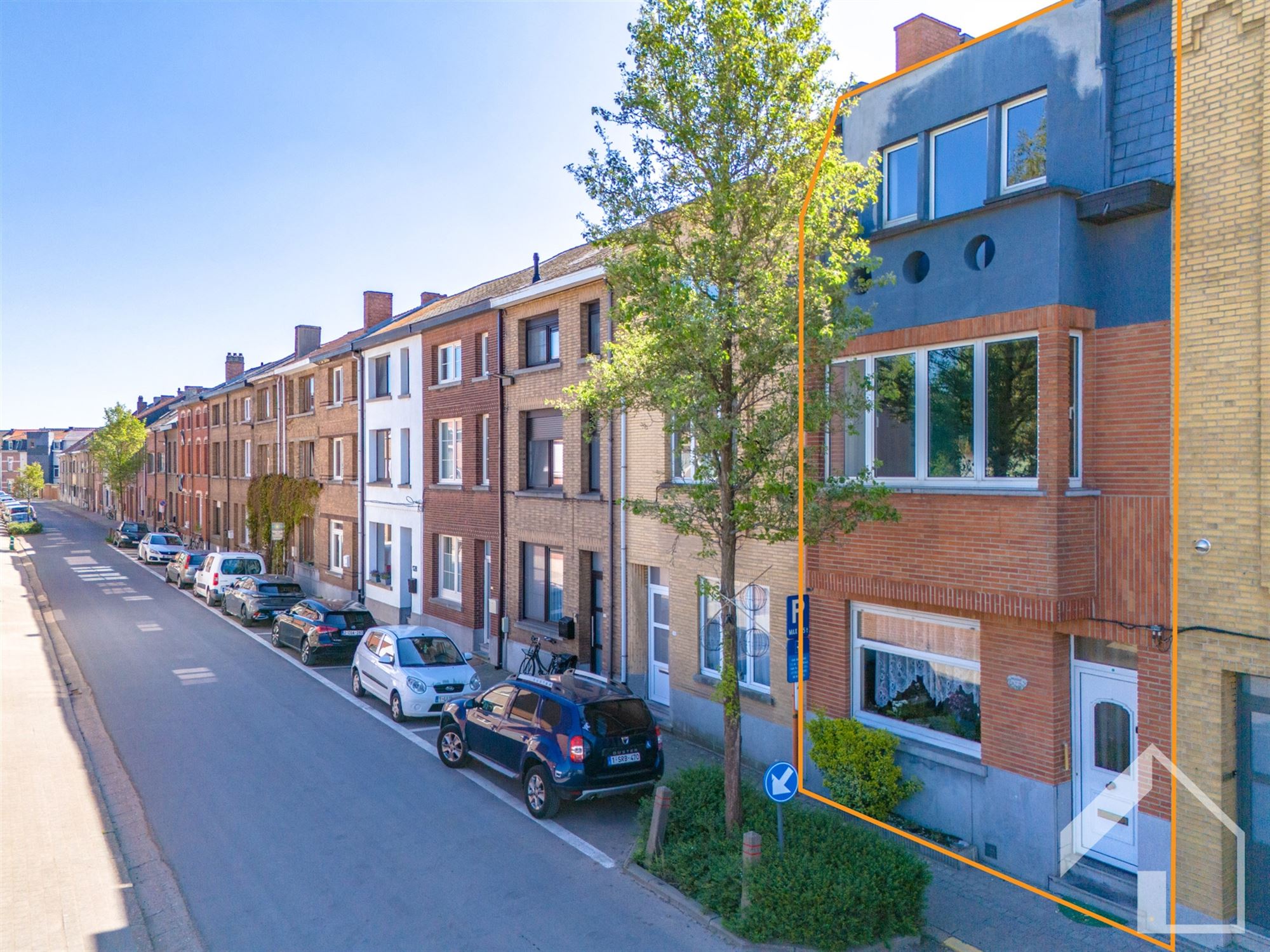 Te renoveren woning met tuin en 4 slaapkamers