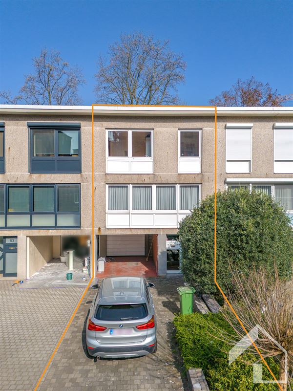 Instapklare, ruime woning met 3 slaapkamers, groot terras, gemeenschappelijk onderhouden tuin en garage