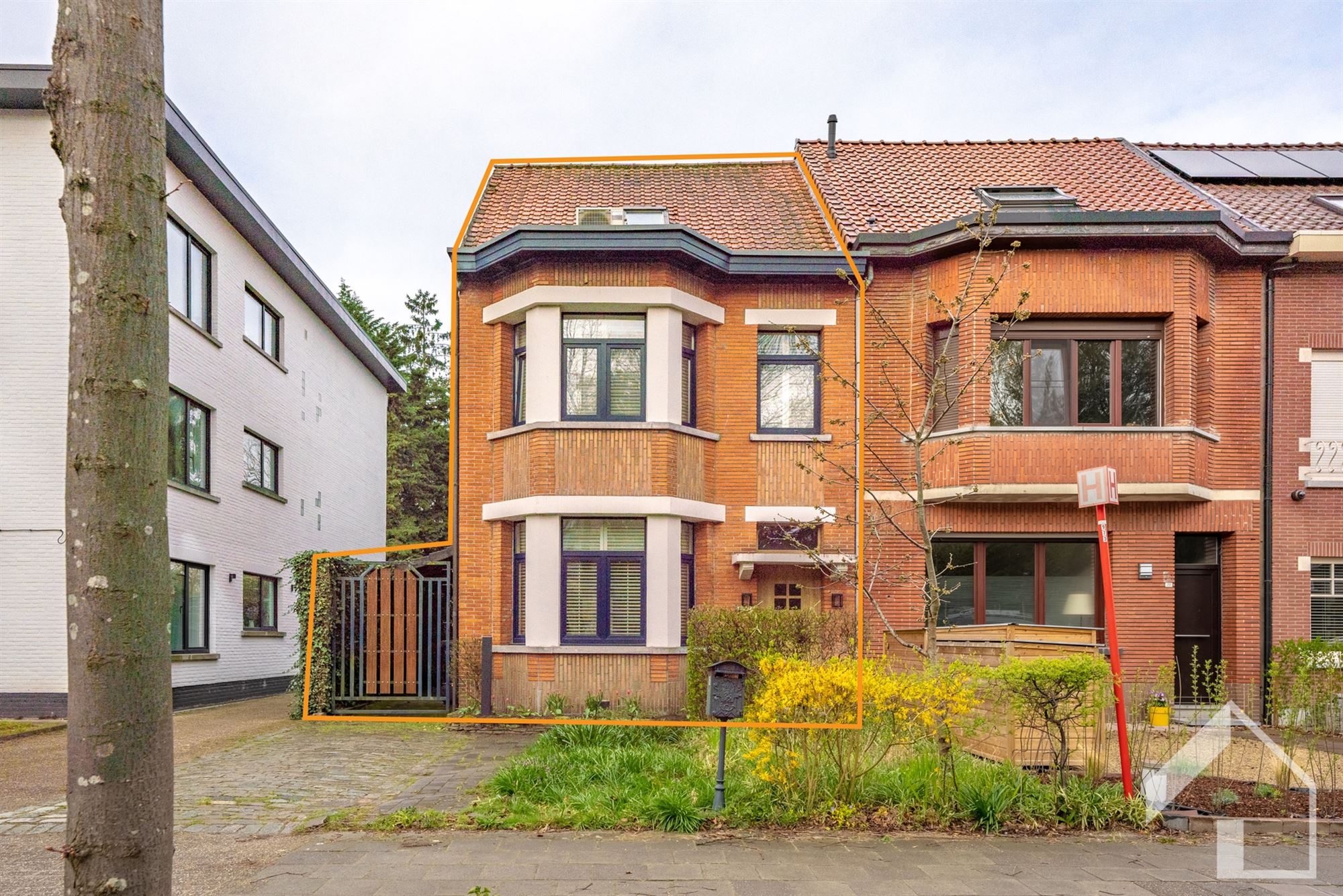 Authentieke gerenoveerde gezinswoning met 3 slaapkamers in centrum Brasschaat