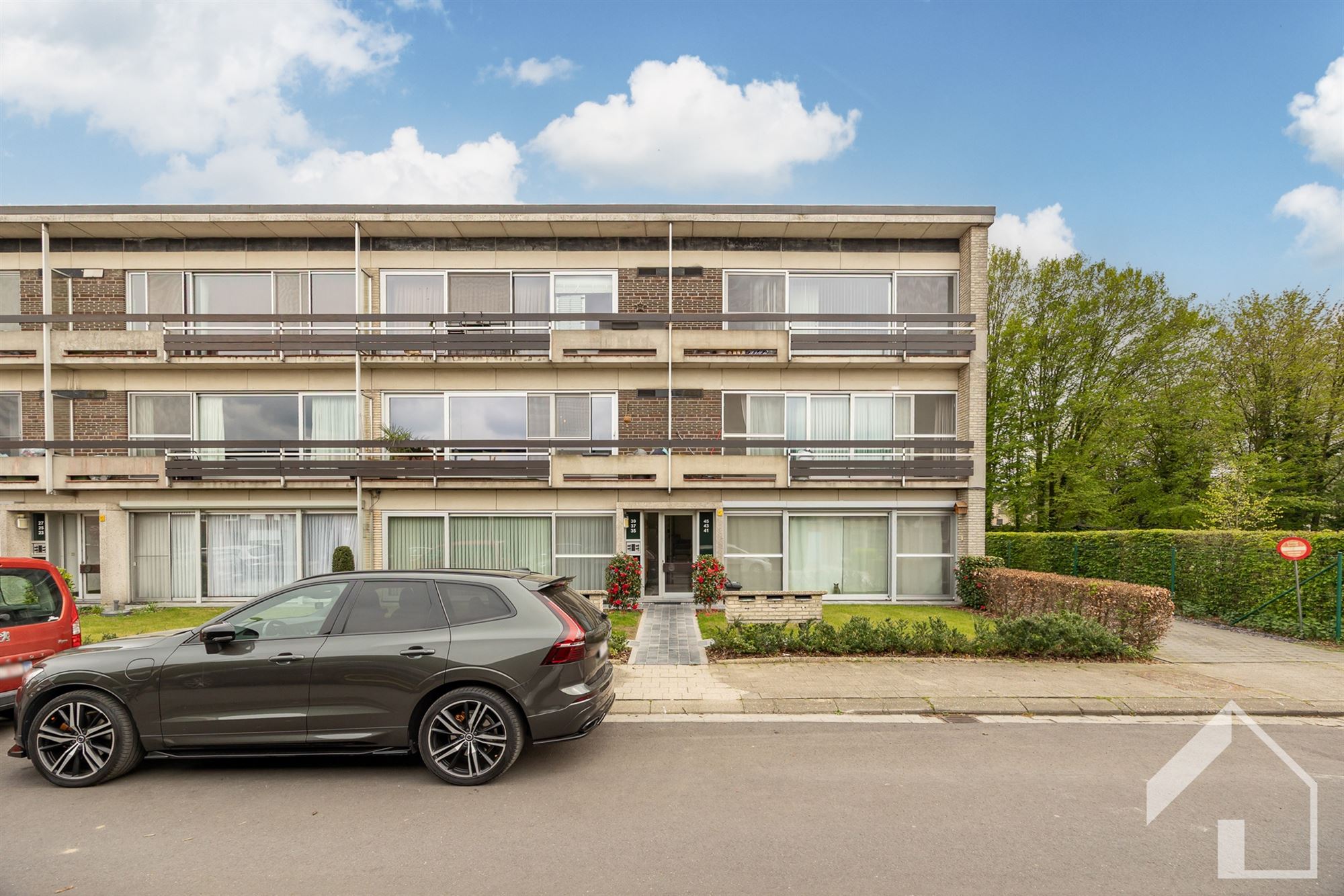 Instapklaar appartement met zwembad!