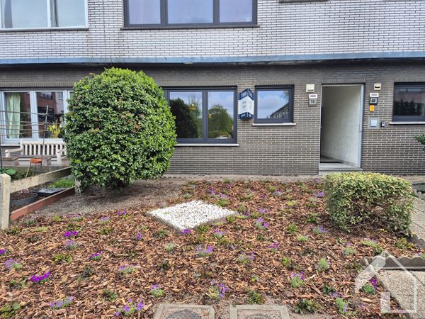 gelijkvloersappartement met 2 slaapkamers, tuin en garage