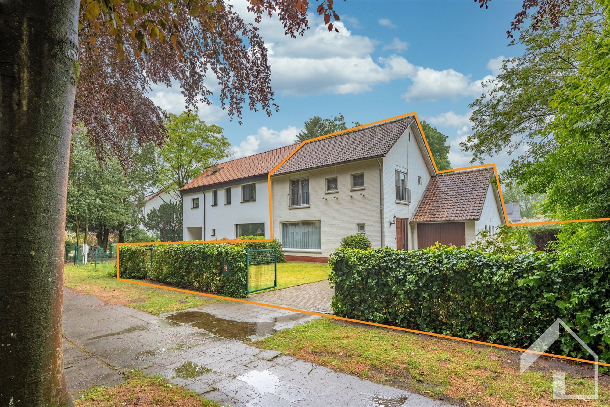 Te renoveren gezinswoning met veel potentieel op toplocatie in Brasschaat!