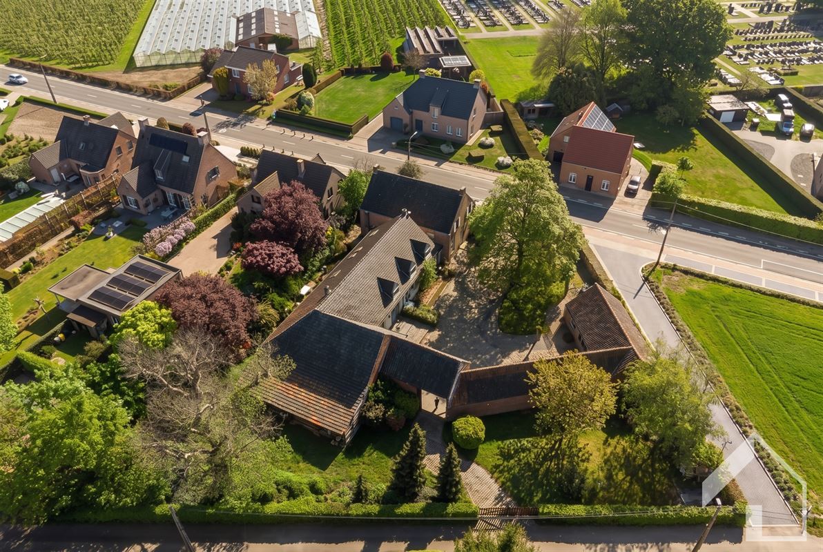 Unieke hoeve bestaande uit 2 individuele woningen en atelier