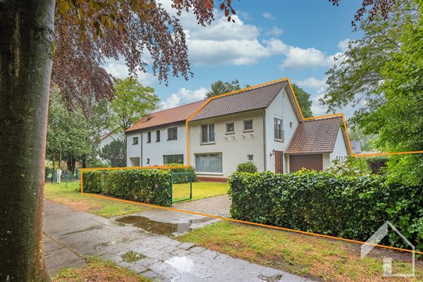 Te renoveren gezinswoning met veel potentieel op toplocatie in Brasschaat!