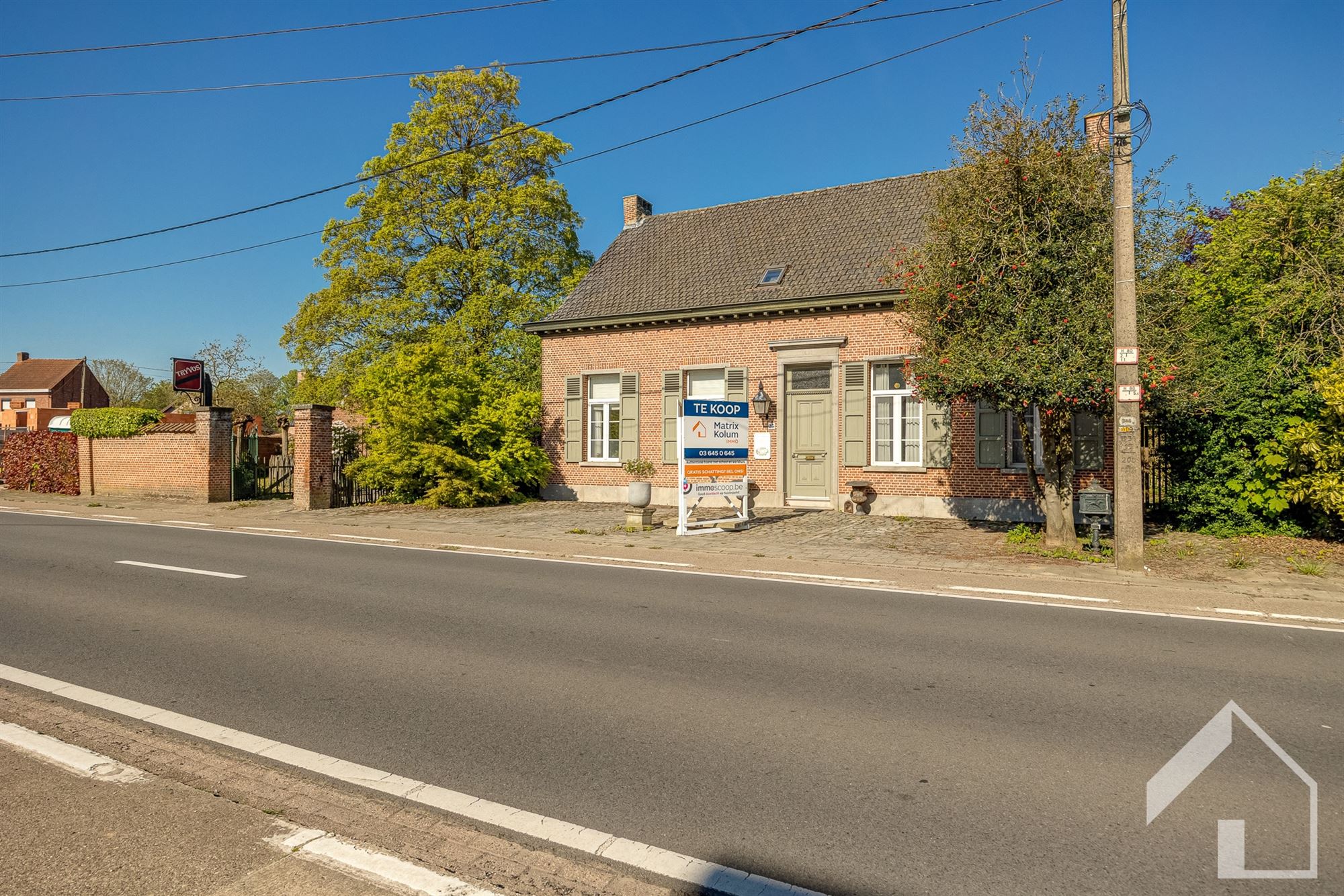 Unieke hoeve bestaande uit 2 individuele woningen en atelier
