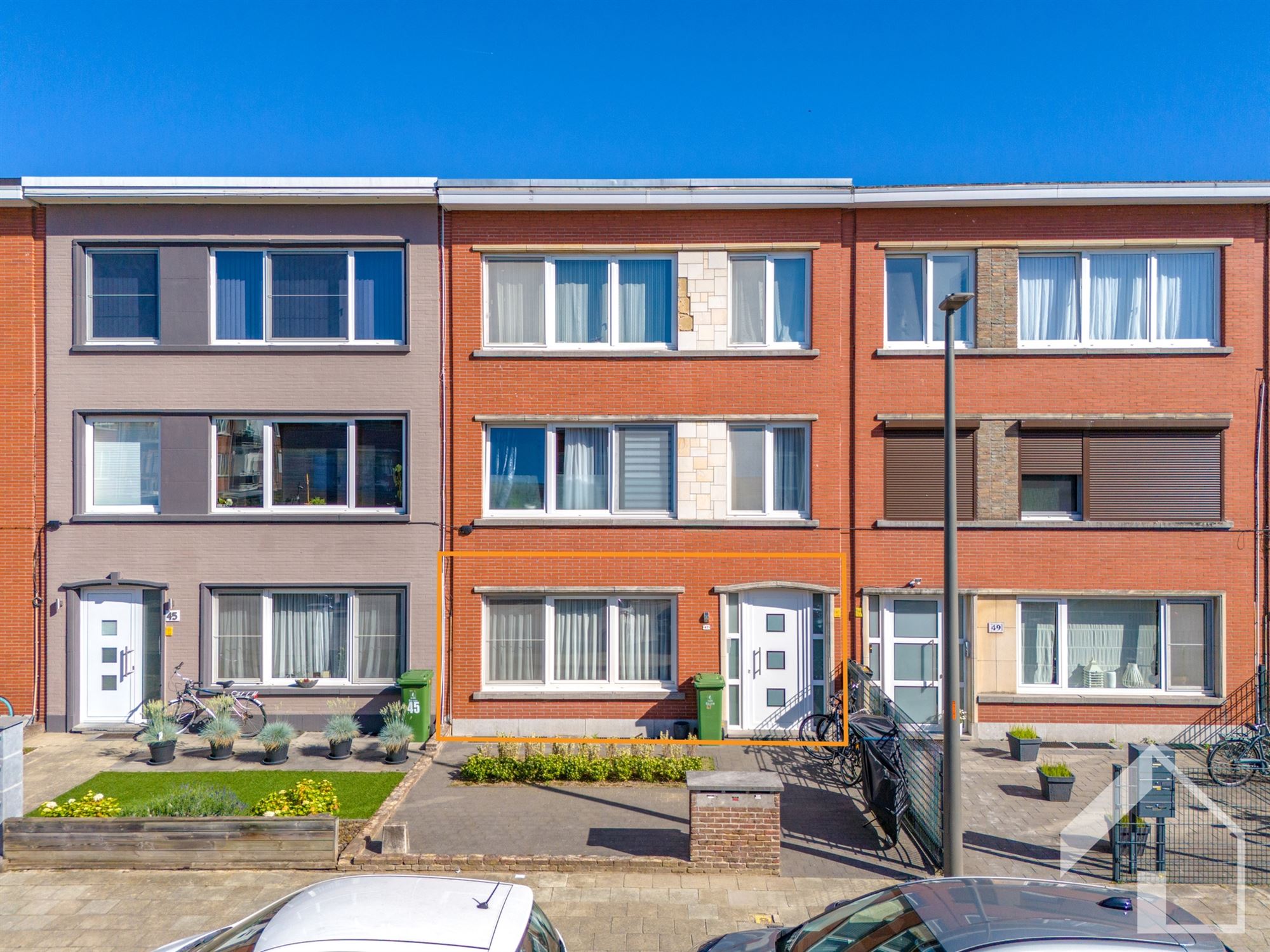 Instapklaar gelijkvloers appartement met 2 slaapkamers, tuin en terras