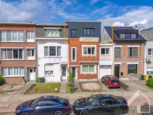 Totaal gerenoveerd dakappartement met 1 slaapkamer