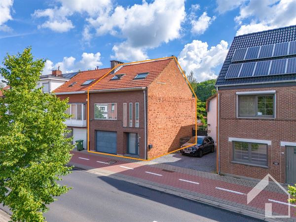 Goed onderhouden bel-etagewoning met 3 slaapkamers nabij centrum Brasschaat