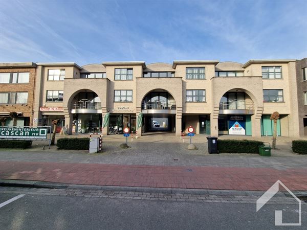 Recent gerenoveerd appartement met 2 slpk, prachtig terras en autostaanplaats