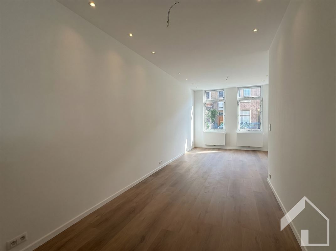 Ruim gelijkvloers 1 slaapkamerappartement met atelier