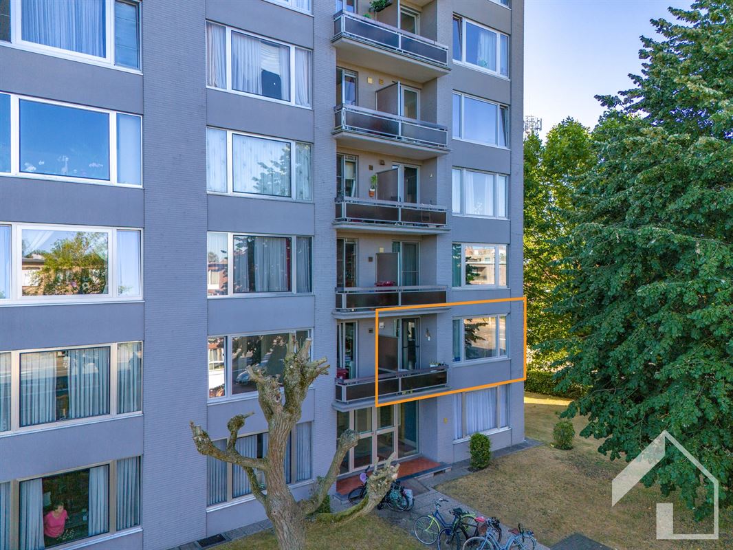 Halfopen 3 slaapkamerappartement met garagebox