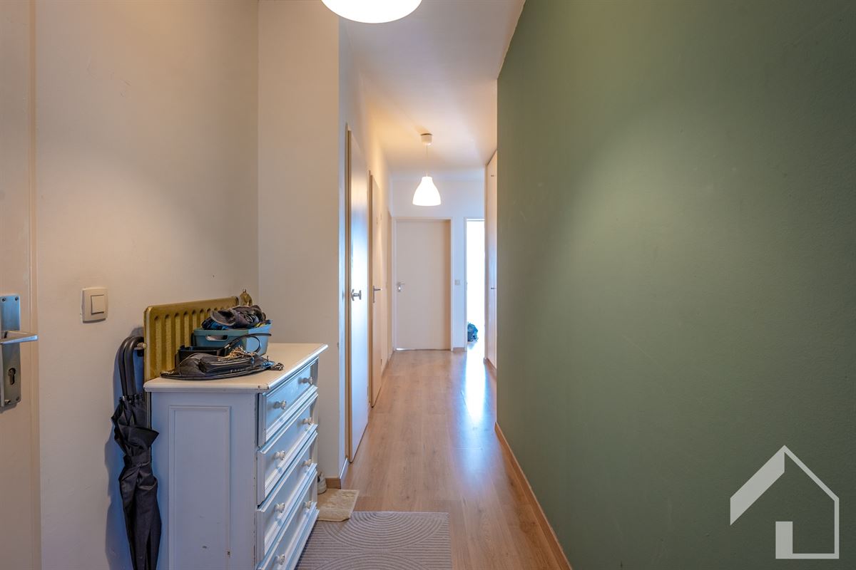 Halfopen 3 slaapkamerappartement met garagebox