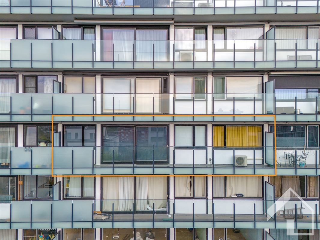 Gerenoveerd appartement met 2 slaapkamers, autostaanplaats en een terras met ruim zicht